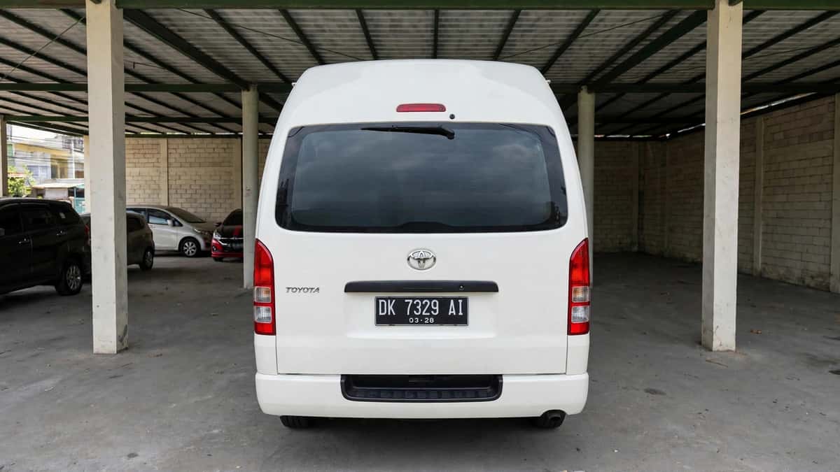 HiAce Commuter Bali sewa dengan driver - GiorBaliTour 4