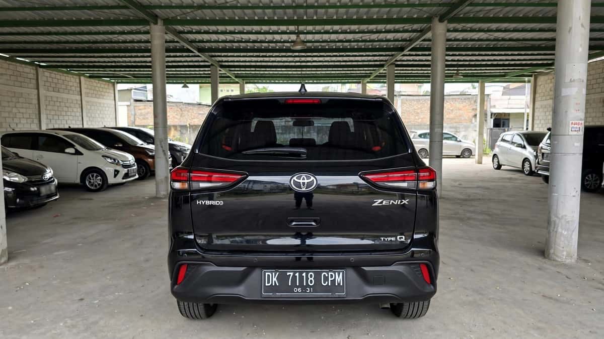 Zenix Hybrid Type Q Sunroof Bali sewa dengan driver - GiorBaliTour 4
