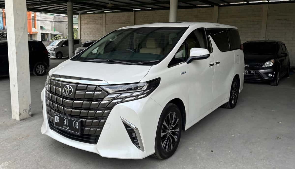 Alphard Transformers Facelift Bali sewa dengan driver - GiorBaliTour 1