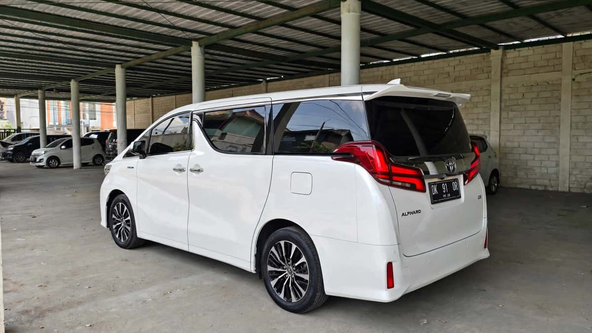 Alphard Transformers Facelift Bali sewa dengan driver - GiorBaliTour 2
