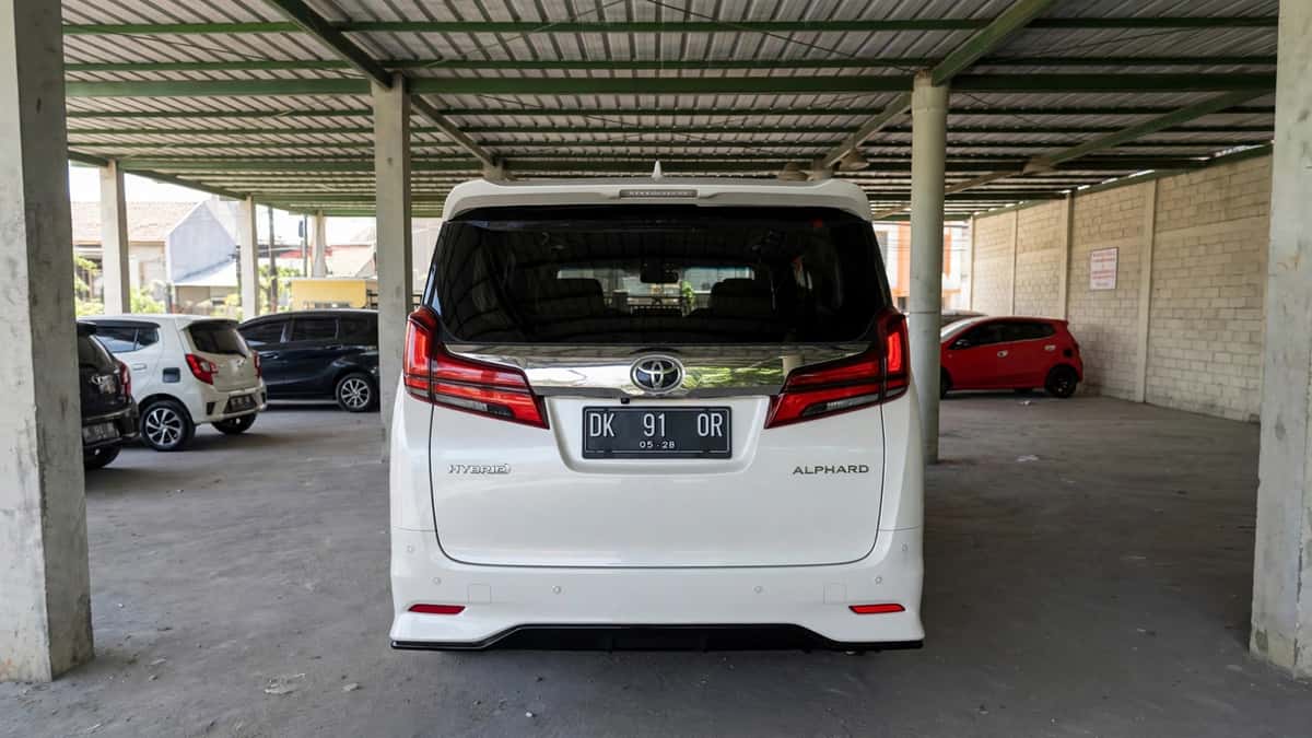 Alphard Transformers Facelift Bali sewa dengan driver - GiorBaliTour 3