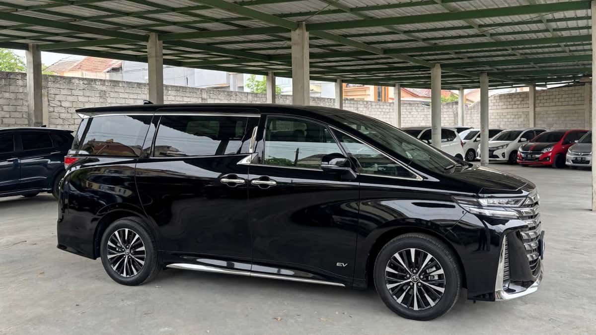 Vellfire VIP Type EV Bali sewa dengan driver - GiorBaliTour 3