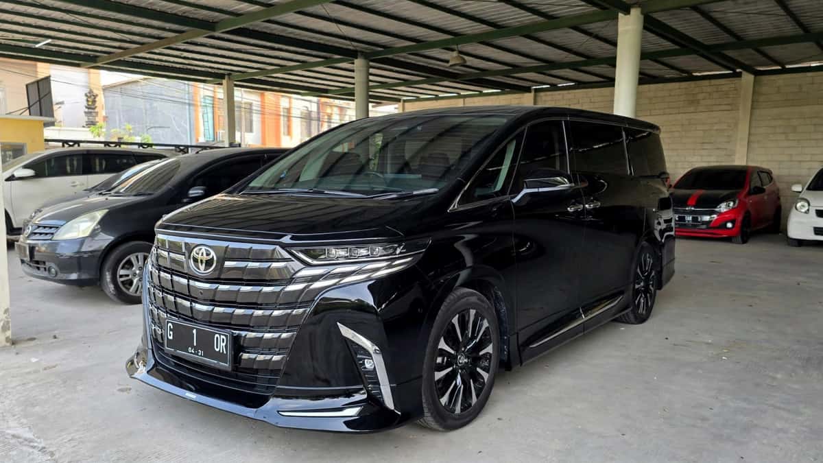 Alphard New Hybrid Facelift Bali sewa dengan driver - GiorBaliTour 1