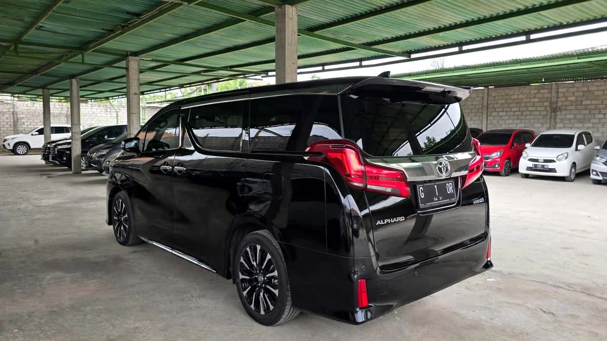 Alphard New Hybrid Facelift Bali sewa dengan driver - GiorBaliTour 2