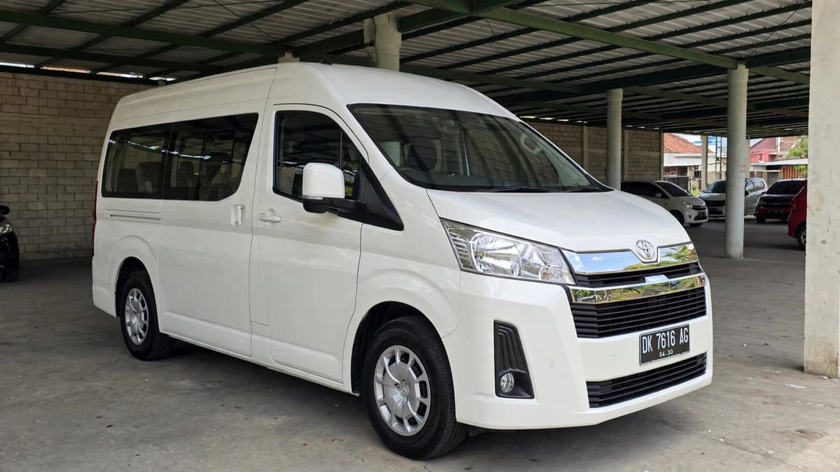 Toyota HiAce Premio sewa Bali - GiorBaliTour car rental