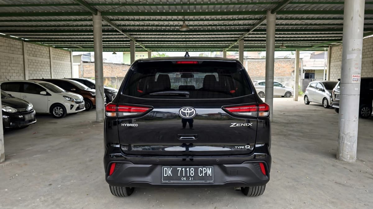 Zenix Hybrid Type Q Sunroof sewa Bali - GiorBaliTour car rental