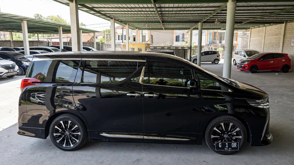 Alphard New Hybrid Facelift sewa Bali - GiorBaliTour car rental