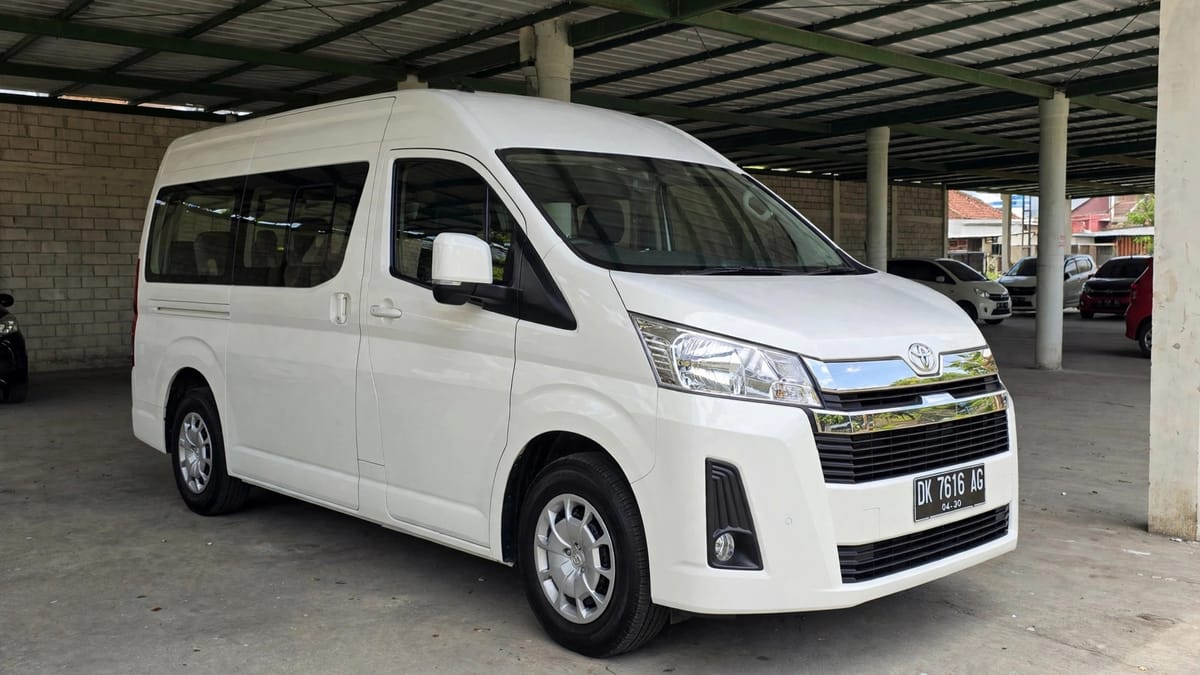 Toyota HiAce Premio Bali sewa dengan driver - GiorBaliTour