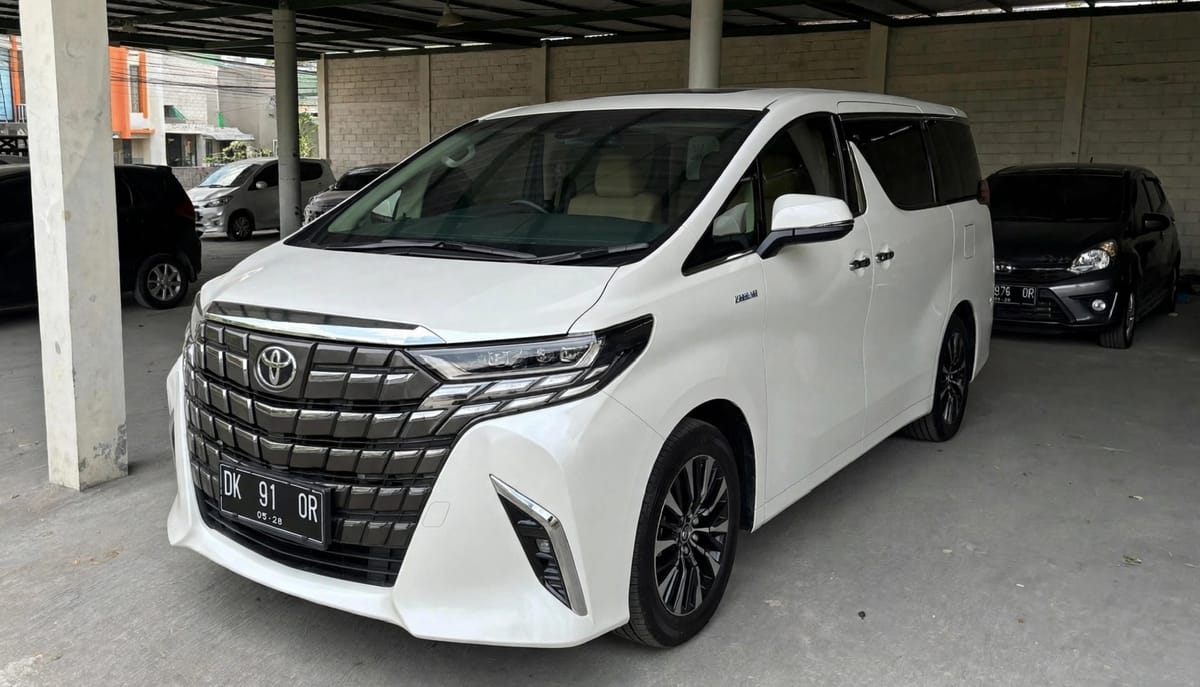 Alphard Transformers Facelift Bali sewa dengan driver - GiorBaliTour