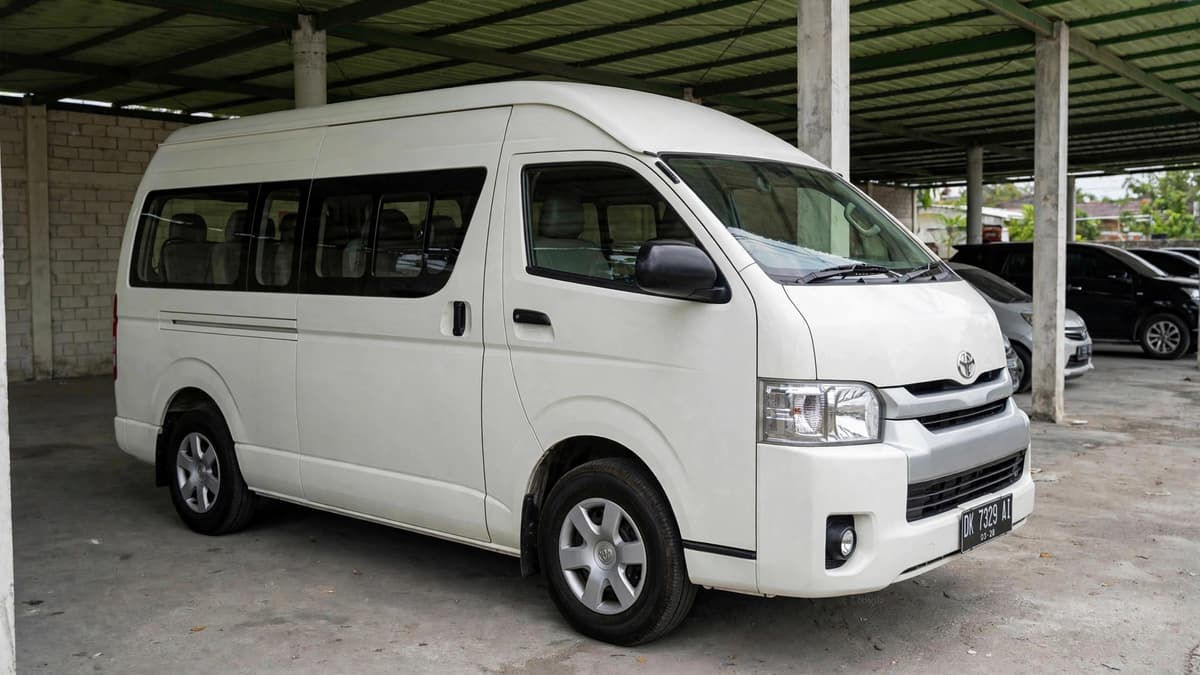 HiAce Commuter Bali rental - GiorBaliTour fleet for rent