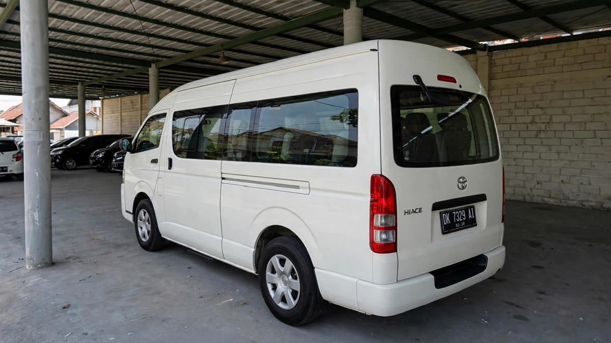 HiAce Commuter Bali rental - GiorBaliTour fleet for rent