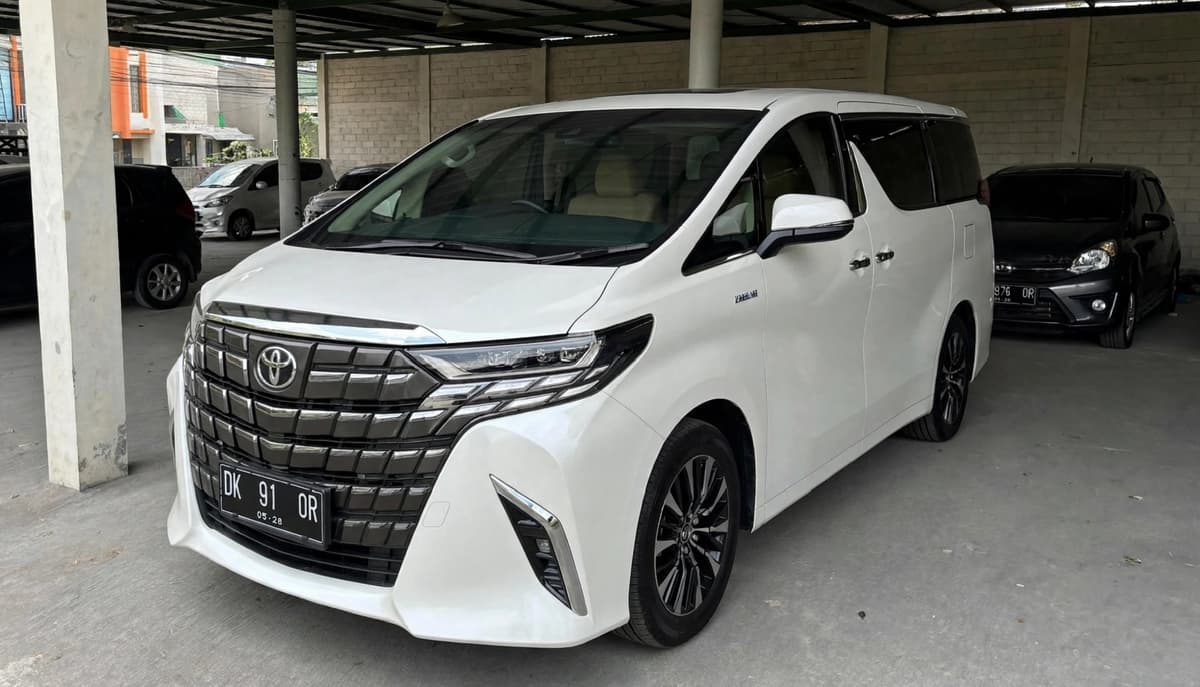 Alphard Transformers Facelift Bali rental - GiorBaliTour fleet for rent